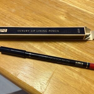 Avon Luxury Lip Liner - rich Red